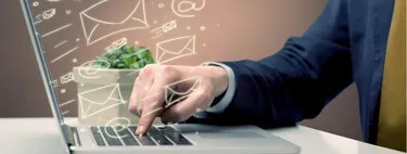 cómo guardar una foto del correo